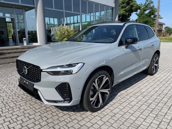 Volvo XC60 2.0 B4 (D) Plus Dark AWD auto